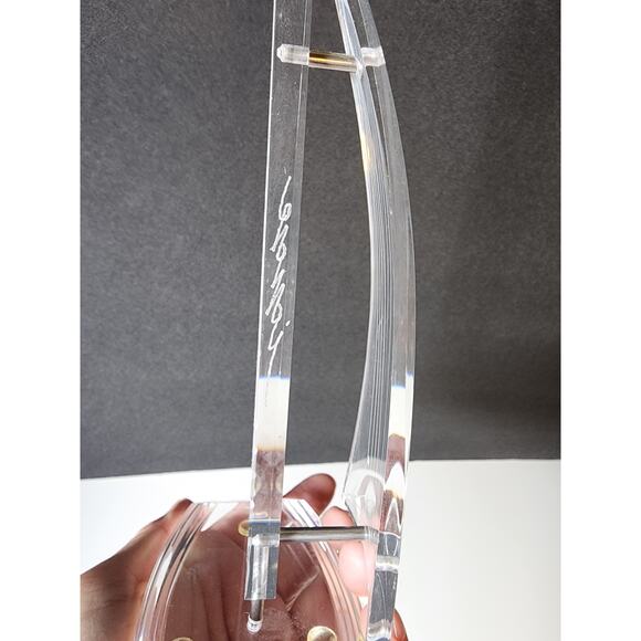 Lucite - Picture 5 of 9